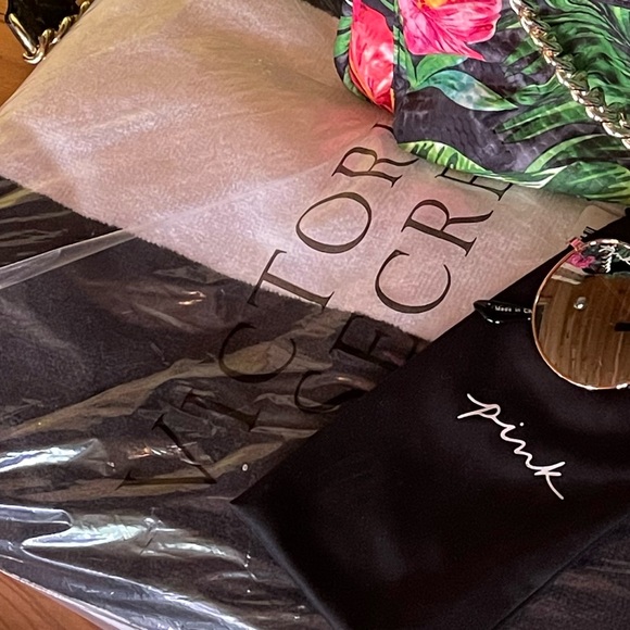 VICTORIA’S SECRET Tropical Paradise City Backpack, Sunglasses & FREE Beach Towel - Picture 13 of 17